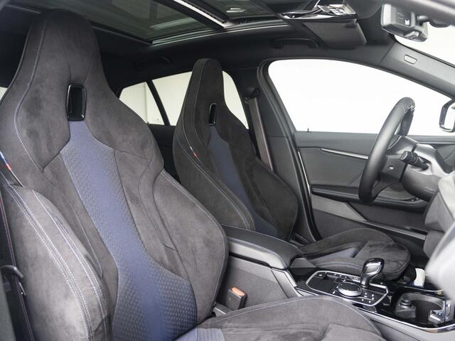 BMW 1-SERIE 118i | M Sportpakket Pro | Premium Pack | Travel Pack | 18 inch | Stuurwielrand verwarmd | Comfort Access | Glazen panoramadak | HiFi