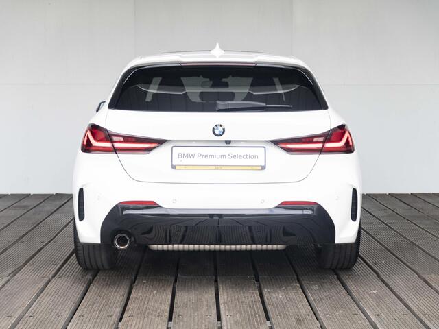 BMW 1-SERIE 118i | M Sportpakket Pro | Premium Pack | Travel Pack | 18 inch | Stuurwielrand verwarmd | Comfort Access | Glazen panoramadak | HiFi