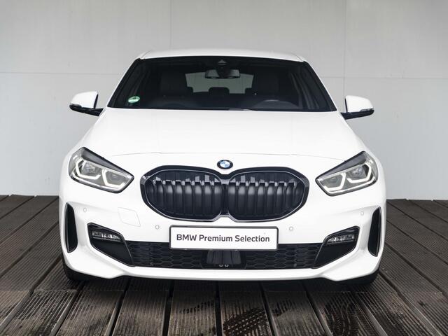 BMW 1-SERIE 118i | M Sportpakket | 17 inch | Parking Assistant | M Sport Steering | Achteruitrijcamera | Sportstoelen | Cruise Control
