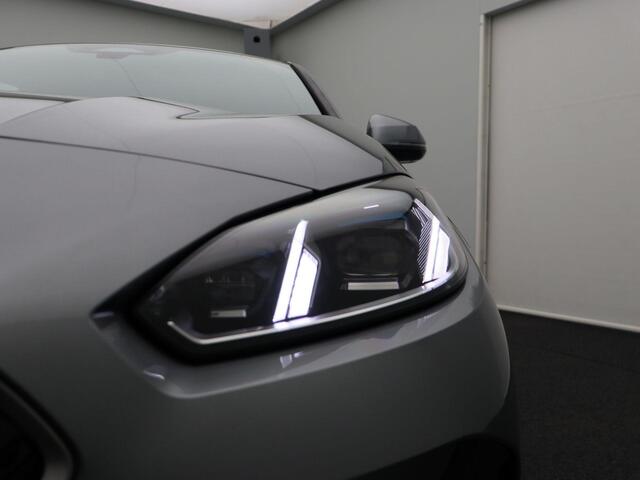 BMW 1-SERIE 120 M Sportpakket | Glazen panoramadak | Comfort Access | Achteruitrijcamera | Elektrisch verwarmde voorstoelen | Driving Assistant Plus | Harman Kardon | 18''