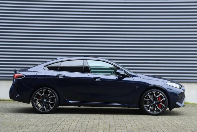 BMW 2-SERIE Gran Coupé 220 | M Sportpakket Pro | Panodak | Head-Up | Harman Kardon | Driving Assistant Plus | Elektr. Stoelen | Parking Assistant Plus | 19'' LMV