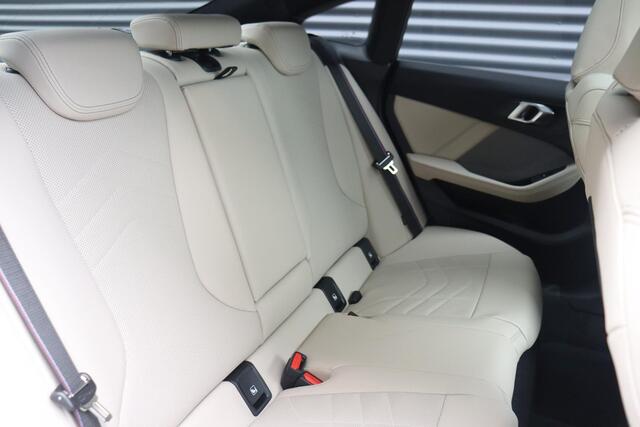 BMW 2-SERIE Gran Coupé 220 | M Sportpakket Pro | Panodak | Head-Up | Harman Kardon | Driving Assistant Plus | Elektr. Stoelen | Parking Assistant Plus | 19'' LMV