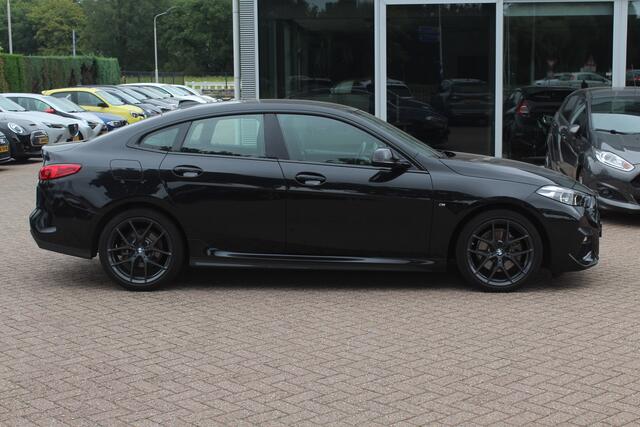BMW 2-SERIE Gran Coupé 218i Business Ed. M Sport / Camera / Alcantara / Apple CarPlay / 19'' / Sportstoelen / Stuurverwarming / Cruise Control
