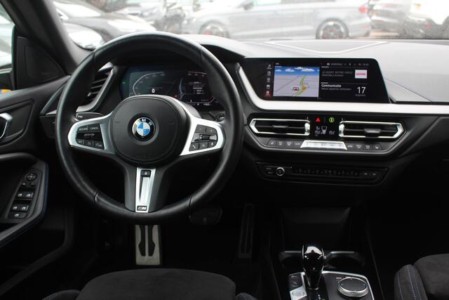 BMW 2-SERIE Gran Coupé 218i Business Ed. M Sport / Camera / Alcantara / Apple CarPlay / 19'' / Sportstoelen / Stuurverwarming / Cruise Control