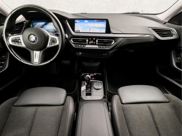BMW 2-SERIE Gran Coupé 218i Executive Sportline Automaat (APPLE CARPLAY, M STUUR, GROOT NAVI, LEDER, SFEERVERLICHTING, SPORTSTOELEN, DAB+, CRUISE, LED KOPLAMPEN, NIEUWSTAAT)