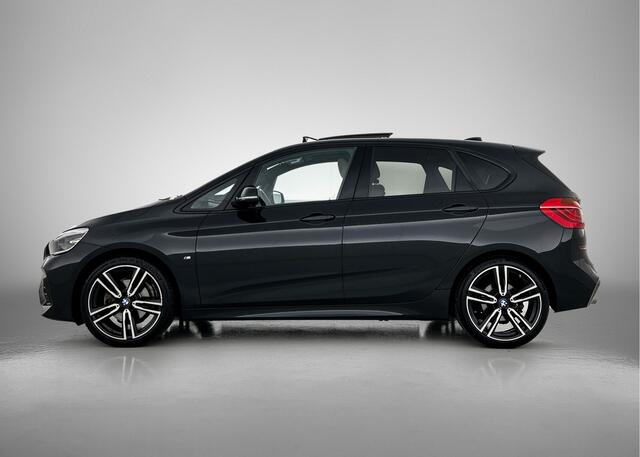 BMW 2-SERIE Active Tourer 220i High Executive Edition | M-Sport | Panoramadak | Trekhaak | Harman Kardon | Head-Up Display |