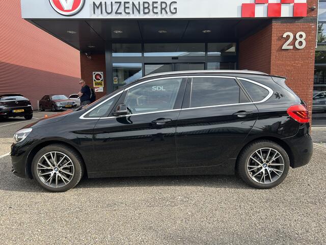 BMW 2-SERIE Active Tourer 218i // NAVI // PDC // CRUISE // CLIMA // STOELVERWARMING