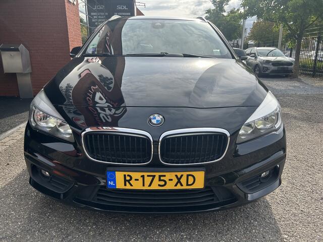 BMW 2-SERIE Active Tourer 218i // NAVI // PDC // CRUISE // CLIMA // STOELVERWARMING