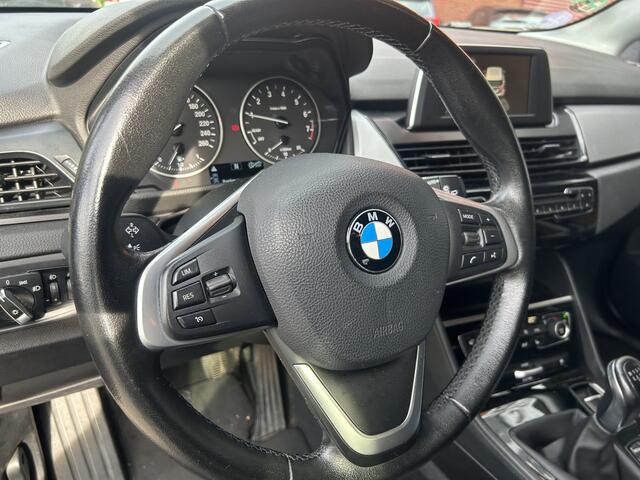 BMW 2-SERIE Active Tourer 218i // NAVI // PDC // CRUISE // CLIMA // STOELVERWARMING