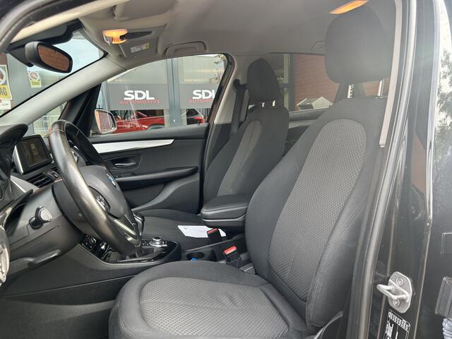 BMW 2-SERIE Active Tourer 218i // NAVI // PDC // CRUISE // CLIMA // STOELVERWARMING