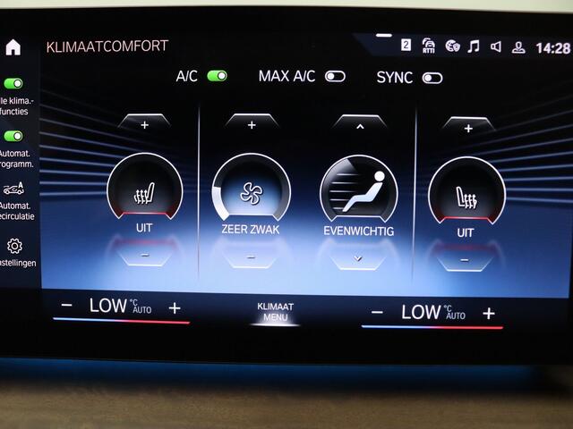 BMW 2-SERIE 135pk Active Tourer Automaat 218i 360° Camera | Cruise | Navi | Parkeersens. v+a | Stoelverw. | Panoramadak