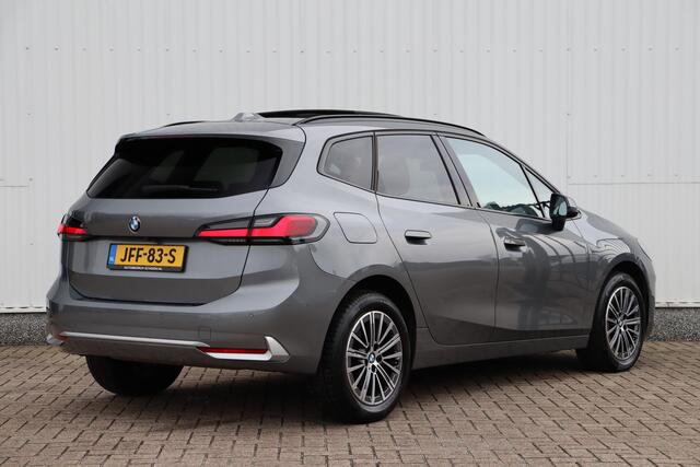 BMW 2-SERIE Active Tourer 218i Automaat | Leder | Panoramadak | Stoel-/Stuurverwarming | Elek. Trekhaak | Navigatie