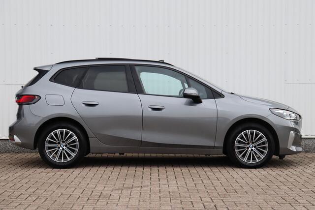 BMW 2-SERIE Active Tourer 218i Automaat | Leder | Panoramadak | Stoel-/Stuurverwarming | Elek. Trekhaak | Navigatie