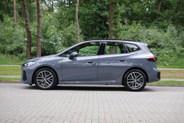 BMW 2-SERIE Active Tourer 218i M-Sportpakket, HUD, Adap cruise, Alcantara, 360 camera, Live Cockpit Plus, Grootlichtassistent, Shadowline hoogglans, Stoelverwarming vóór, Achterbank met verstelbare rugleuningen, etc.