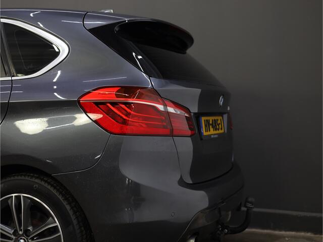 BMW 2-SERIE Active Tourer 220i Sport Line | Trekhaak | Panoramadak