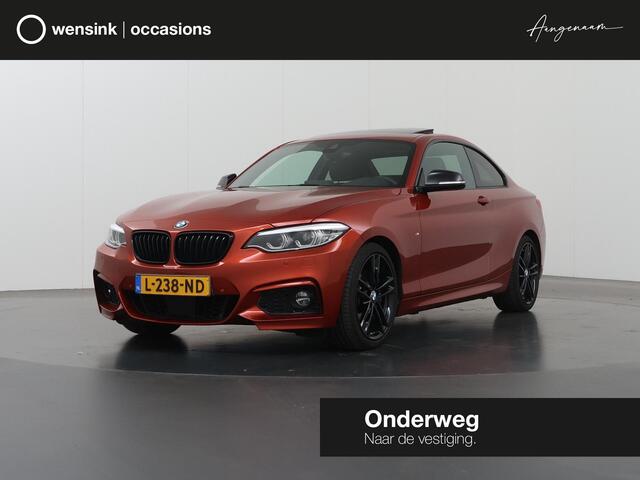 BMW 2-SERIE Coupé 230i High Executive | M-Pakket | Harman/Kardon | Adaptieve Cruise Control | LED | Rij-hulpsysteem | Sportstoelen | Schuif/Kanteldak | Sportstoelen | DAB | Adaptief Onderstel | Camera | Ele. verstelbare stoelen + Geheugen Links |
