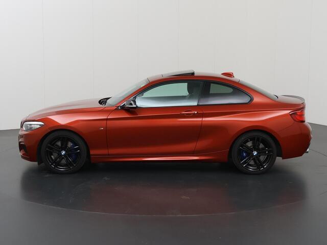 BMW 2-SERIE Coupé 230i High Executive | M-Pakket | Harman/Kardon | Adaptieve Cruise Control | LED | Rij-hulpsysteem | Sportstoelen | Schuif/Kanteldak | Sportstoelen | DAB | Adaptief Onderstel | Camera | Ele. verstelbare stoelen + Geheugen Links |