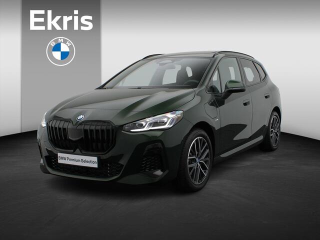 BMW 2-SERIE Active Tourer 225e xDrive M Sportpakket | Premium Pack | Comfort Pack | Travel Pack | Stuurwielrand Verwarmd | Trekhaak | Panoramadak | Elektrisch Verstelbare Sportstoelen | Driving Assistant Plus | Harman Kardon | 18''