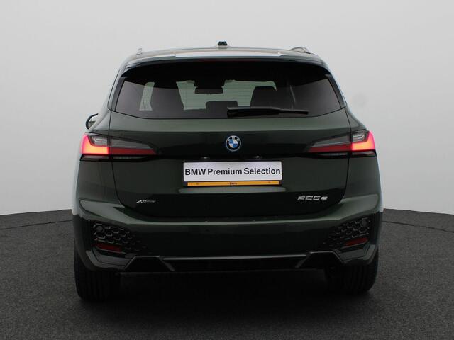 BMW 2-SERIE Active Tourer 225e xDrive M Sportpakket | Premium Pack | Comfort Pack | Travel Pack | Stuurwielrand Verwarmd | Trekhaak | Panoramadak | Elektrisch Verstelbare Sportstoelen | Driving Assistant Plus | Harman Kardon | 18''