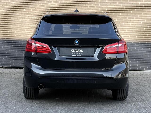 BMW 2-SERIE Active Tourer 218i Sport | Sportleder | Head Up | Camera | Adaptive LED |Navi Plus | HiFi Premium