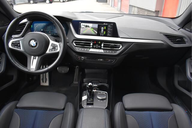 BMW 2-SERIE Gran Coupé 220i High Executive Head up, Adaptive cruise, Camera, Stoel/stuurverwarming, Carplay