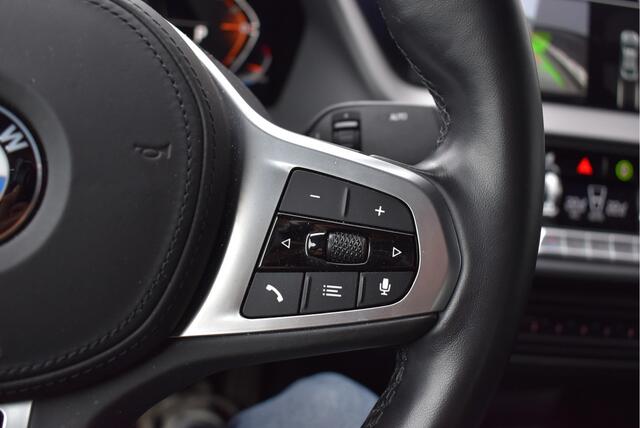 BMW 2-SERIE Gran Coupé 220i High Executive Head up, Adaptive cruise, Camera, Stoel/stuurverwarming, Carplay