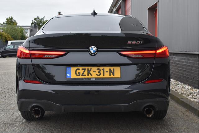 BMW 2-SERIE Gran Coupé 220i High Executive Head up, Adaptive cruise, Camera, Stoel/stuurverwarming, Carplay