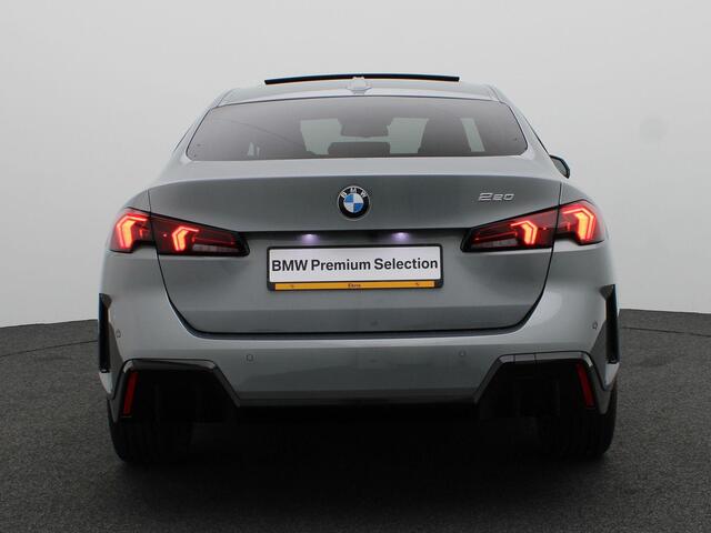 BMW 2-SERIE Gran Coupé 220 M Sportpakket | Premium Pack | Stuurwielrand Verwarmd | Comfort Access | Achteruitrijcamera | Panoramadak | Driving Assistant Plus | Harman Kardon | 19''