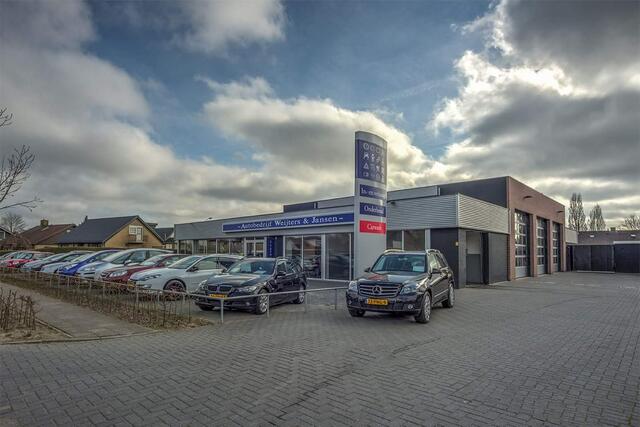 BMW 2-SERIE Active Tourer 220i M-Sport / Pano / H&K / Stoelverwarming / HUD