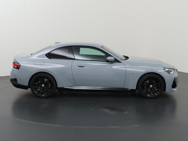 BMW 2-SERIE Coupé 218i | M-Sport | Live Dashboard Plus | Apple Carplay/Android Auto | NL auto | Cruise control adaptief | 19'' LMV | Stoelverwarming | Sportstoelen |