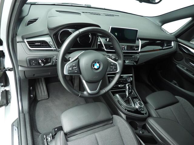 BMW 2-SERIE Active Tourer 218i Automaat Sportline / Trekhaak / PDC / Climate / Cruise / LED / Head-up / Sportstoelen / Alu wielen 17 inch