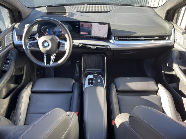 BMW 2-SERIE Active Tourer 225e xDrive M Sport 19"/Leder/Panoramadak/Stoel + stuurverwarming/Harman Kardon/360 camera/Head-up/Dodehoek/Keyless