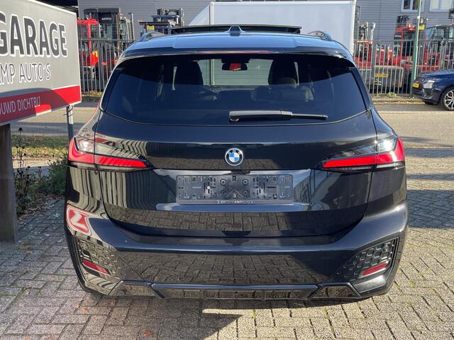 BMW 2-SERIE Active Tourer 225e xDrive M Sport 19"/Leder/Panoramadak/Stoel + stuurverwarming/Harman Kardon/360 camera/Head-up/Dodehoek/Keyless