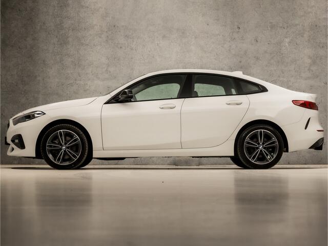 BMW 2-SERIE Gran Coupé 218i Sport Automaat (APPLE CARPLAY, M STUUR, GROOT NAVI, LEDER, SFEERVERLICHTING, SPORTSTOELEN, DAB+, CRUISE, LED KOPLAMPEN, NIEUWSTAAT)