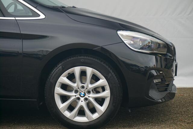 BMW 2-SERIE Active Tourer 218i Executive Sport Line 17'' / Trekhaak / Head-Up Display / PDC