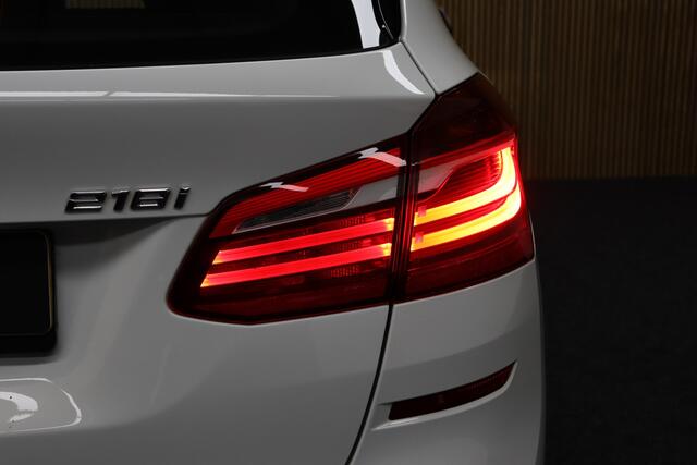 BMW 2-SERIE Active Tourer 218i Centennial Executive Automaat | Cruise-control | Parkeerhulp | Alcantara Bekleding | Clima | Navigatie | LM Velgen 17 Inch | All-season Banden