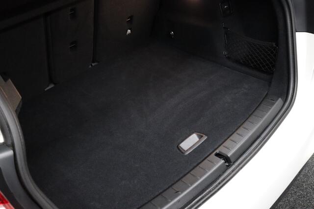 BMW 2-SERIE Active Tourer 218i Centennial Executive Automaat | Cruise-control | Parkeerhulp | Alcantara Bekleding | Clima | Navigatie | LM Velgen 17 Inch | All-season Banden