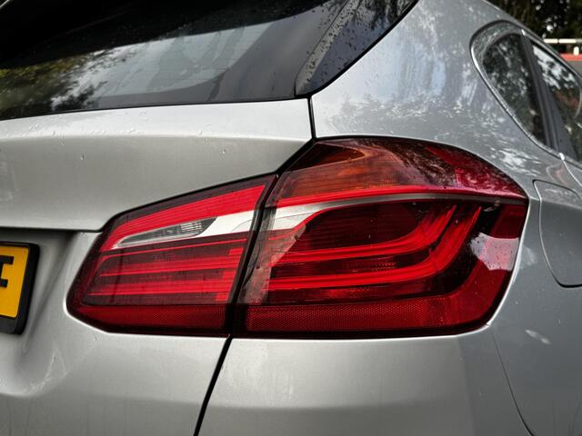 BMW 2-SERIE Active Tourer 220i High Executive - Lederen bekleding - Head-up display - Navigatie - Stoelverwarming - Trekhaak