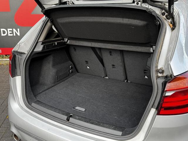 BMW 2-SERIE Active Tourer 220i High Executive - Lederen bekleding - Head-up display - Navigatie - Stoelverwarming - Trekhaak
