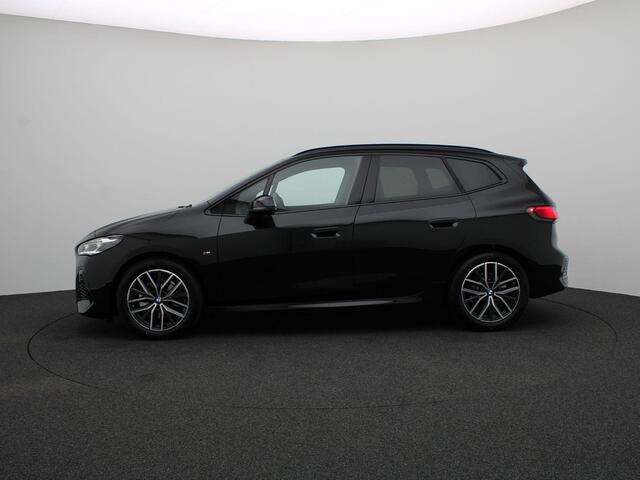 BMW 2-SERIE Active Tourer 218i M Sportpakket | Premium Pack | Stuurwielrand Verwarmd | Trekhaak | Driving Assistant | Parking Assistant | 18''