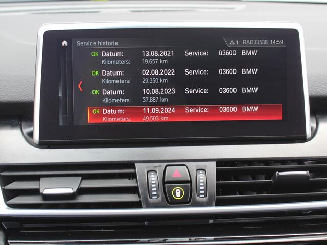 BMW 2-SERIE Active Tourer 220i High Executive Edition AUTOMAAT / Trek gw 1500 / Lederen Bekleding / Navigatie / Elektrisch Schuif-/Kanteldak / Elektrisch Bedienbare Achterklep / Head-Up Display /