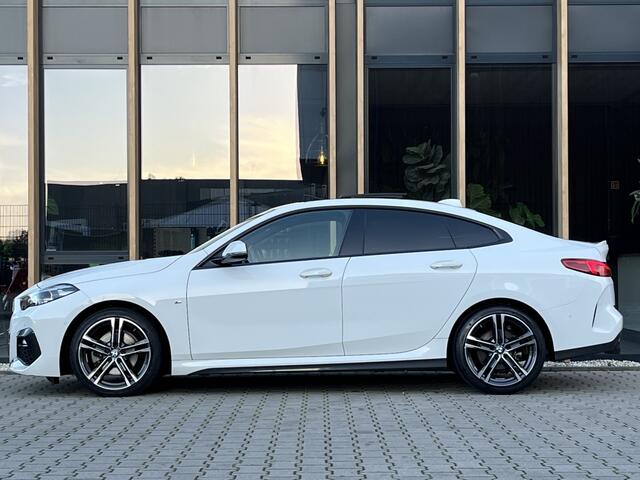 BMW 2-SERIE 218i High Executive | Pano | Trekhaak | Adaptief |