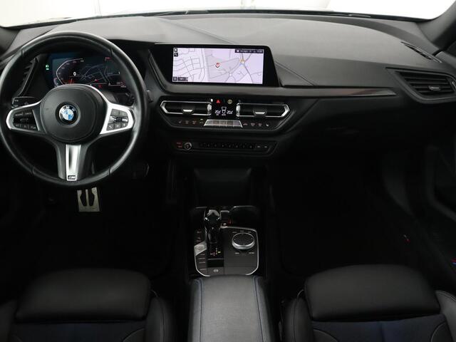 BMW 2-SERIE Gran Coupé 218i M-Sport | Panoramadak | Stoelverwarming | Camera | Sfeerverlichting | Carplay | Half leder | Sportstoelen | Navigatie | Live Cockpit | Full LED | Park Assist | Cruise control | Climate control