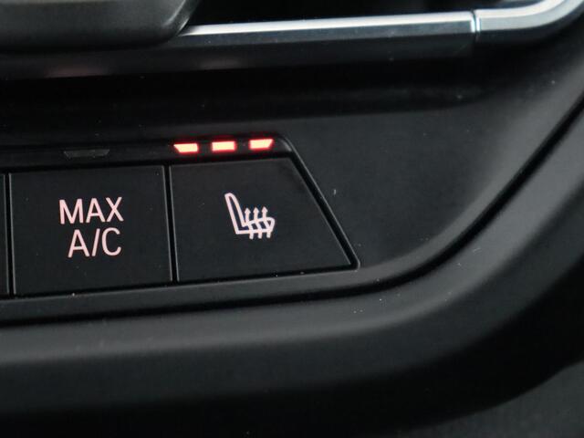 BMW 2-SERIE Gran Coupé 218i M-Sport | Panoramadak | Stoelverwarming | Camera | Sfeerverlichting | Carplay | Half leder | Sportstoelen | Navigatie | Live Cockpit | Full LED | Park Assist | Cruise control | Climate control