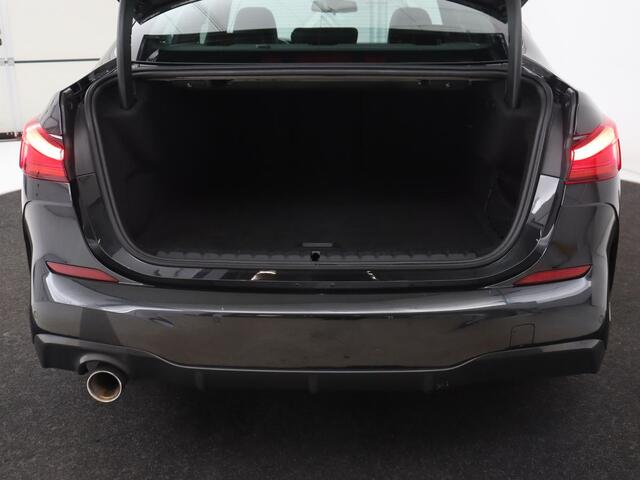 BMW 2-SERIE Gran Coupé 218i M-Sport | Panoramadak | Stoelverwarming | Camera | Sfeerverlichting | Carplay | Half leder | Sportstoelen | Navigatie | Live Cockpit | Full LED | Park Assist | Cruise control | Climate control