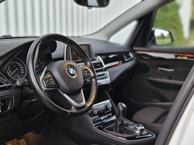 BMW 2-SERIE Active Tourer 216i Centennial Executive /Nieuwe Ketting!