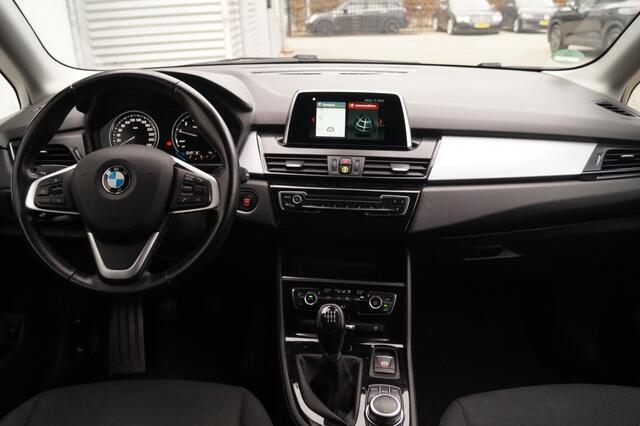 BMW 2-SERIE 216i Executive Edition -NAVI-ECC-PDC-TREKHAAK-