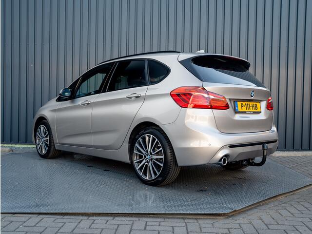 BMW 2-SERIE Active Tourer 218i Business Edition Plus | Panodak | Head Up | Trekhaak | Camera | Prijs Rijklaar!!
