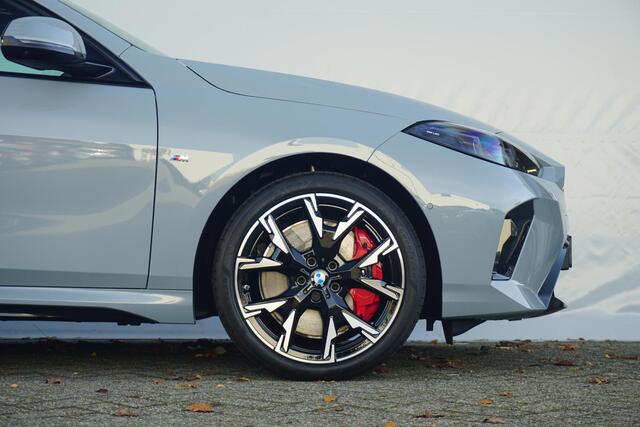 BMW 2-SERIE Gran Coupé 220 M Sportpakket Pro 19'' / Panoramadak / Elektrisch verstelbare stoelen / Head-Up Display / Harman Kardon / Trekhaak