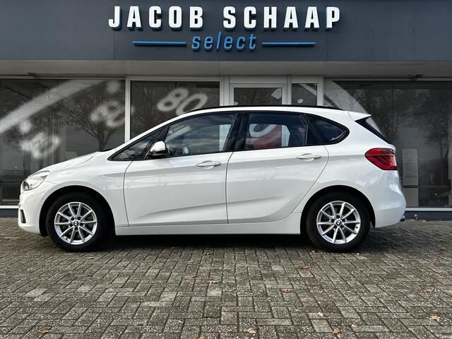 BMW 2-SERIE Active Tourer 218i Essential Automaat / Navigatie / Parkeerhulp / Airco / Sportstoelen / 16" LM